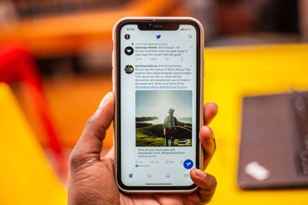 Twitter testeaza imagini care vor fi afisate pe intreg&nbsp;display-ul